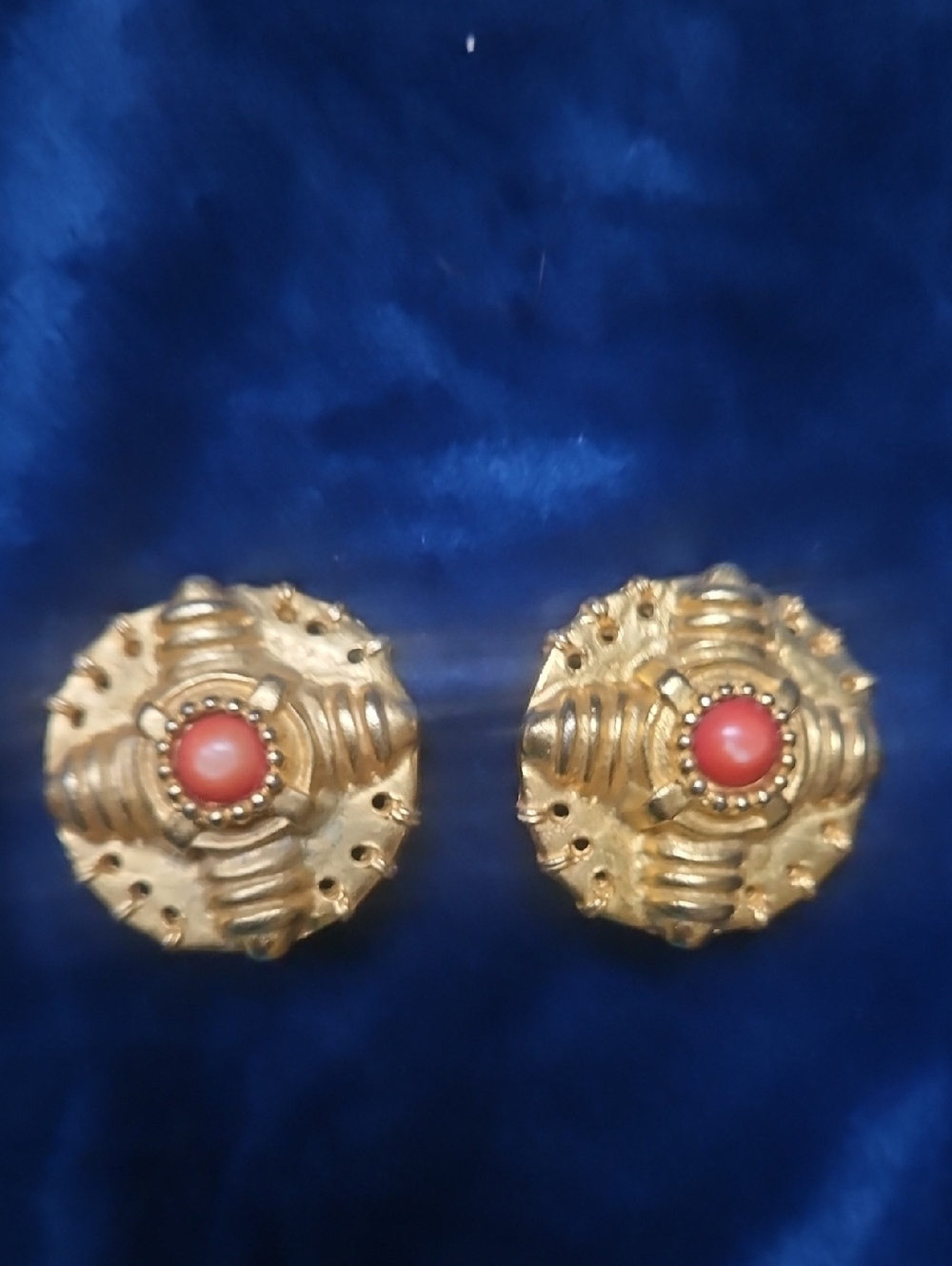 Vintage Circular Geometric Gold-Tone Floral Clip-On Earrings with Coral Cabuchon